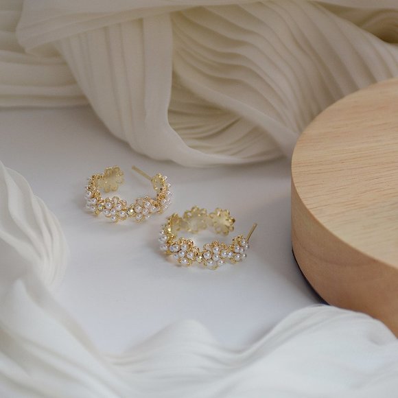 NEW 14K Gold Plated Pearl Flower Hoop Earrings - Picture 3 of 5